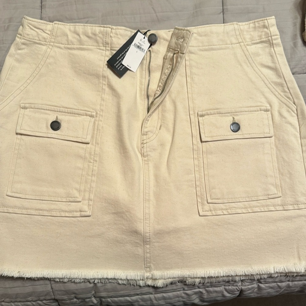 Banana Republic cream skirt, NWT